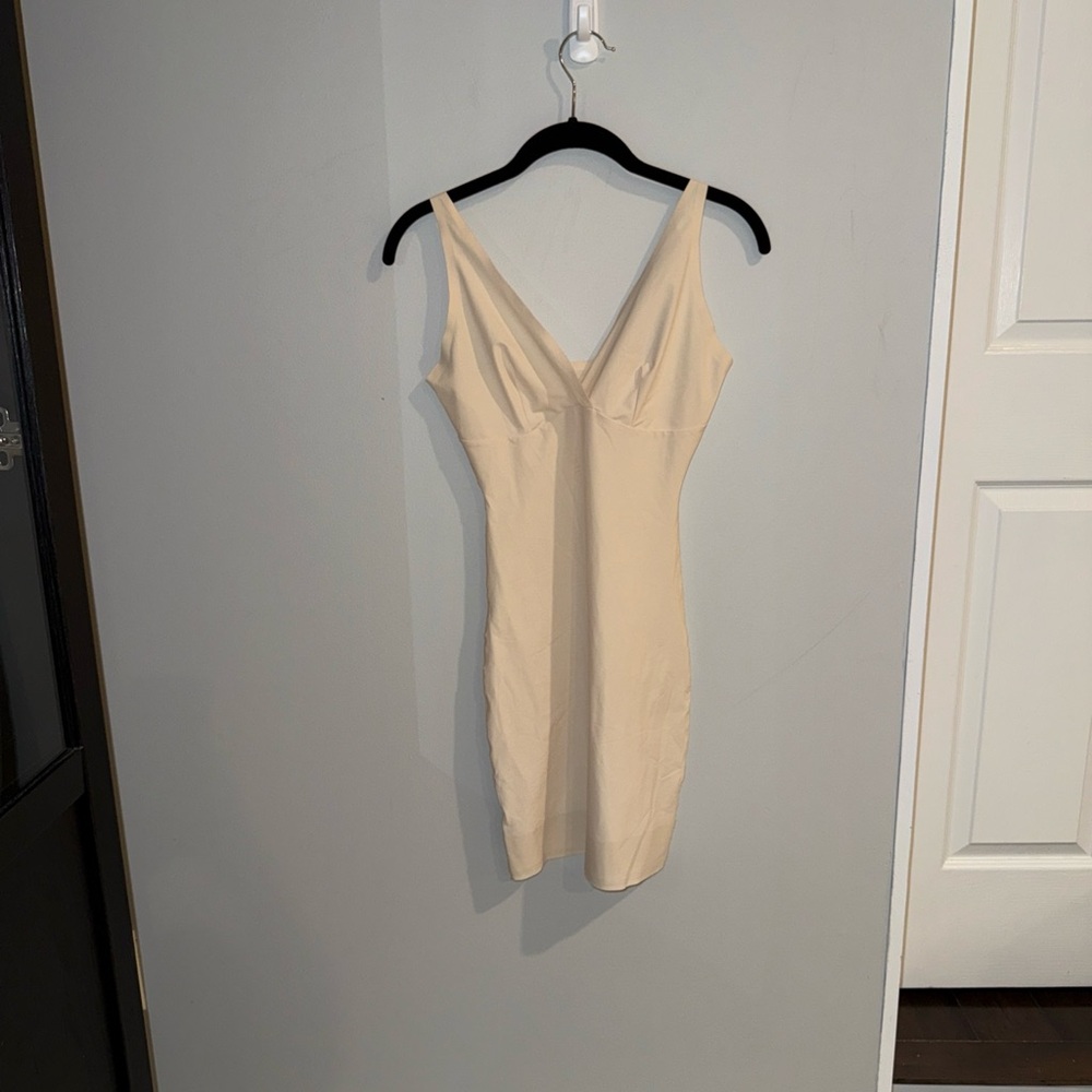 Yummie‎ By Heather Thomson  Beige Shape Wear Short Slip Dress Size Medium
